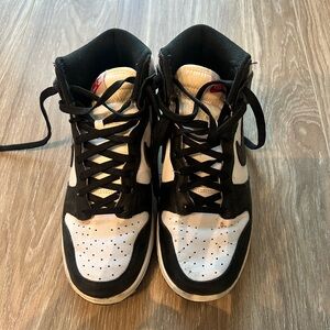 Nike Black and White Women's Sneakers